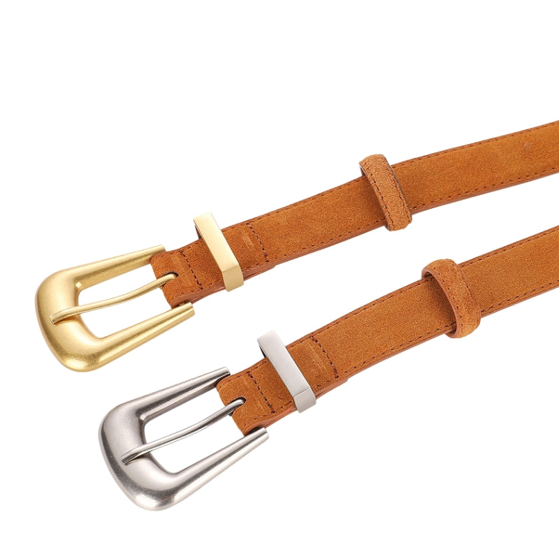 Ceinture femme Pauline 1 en cuir suédé marron, avec boucle dorée d'un côté et boucle argentée de l'autre.
