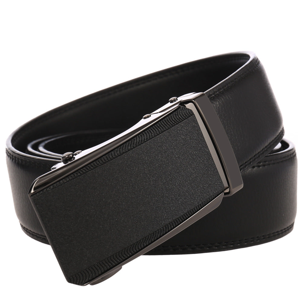 Ceinture homme Pigalle noire en cuir avec boucle rectangulaire mate texturée et système automatique. #fullwidth