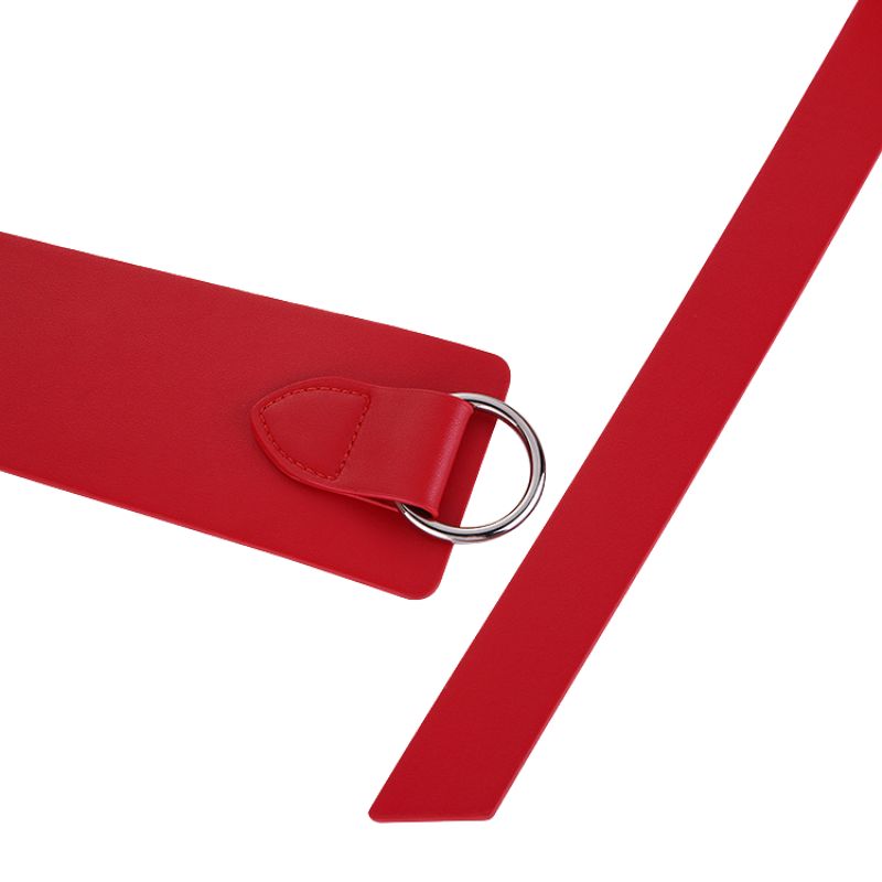 Ceinture rouge Plume pour femme en cuir, avec anneau argenté pour un système de fermeture à nouer.