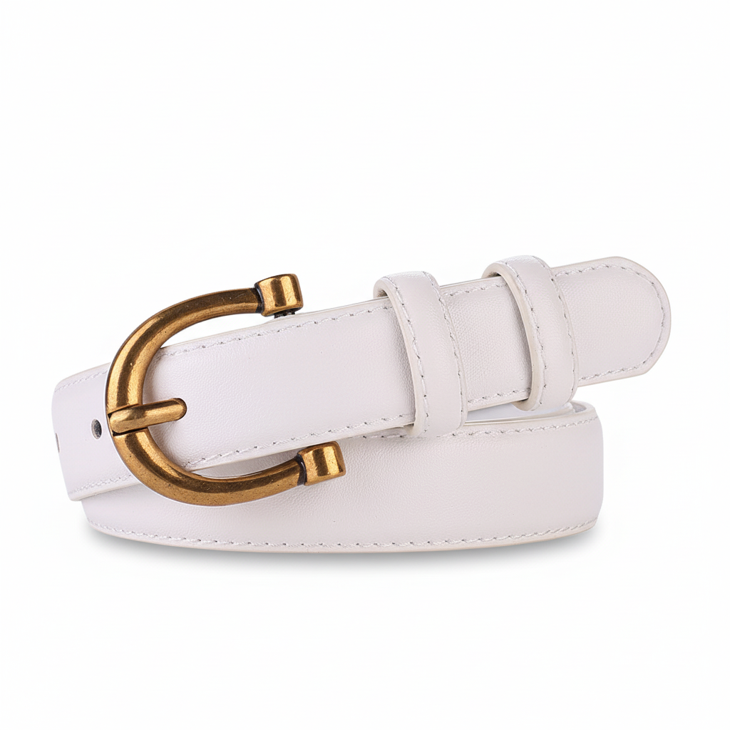Ceinture Prisca blanche en cuir de vachette refendu, avec une boucle ardillon arrondie en alliage métallique finition bronze patiné et une lanière fine de 2,3 cm.