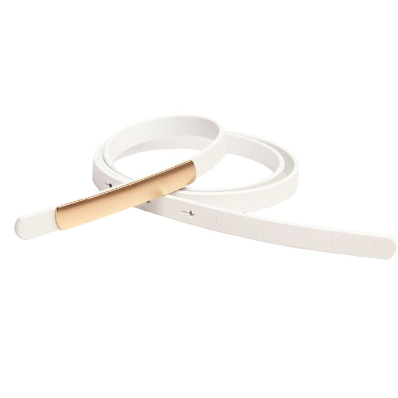Ceinture fine blanche pour femme, modèle Pureté, avec une boucle rectangulaire dorée. Design minimaliste coréen en cuir refendu.