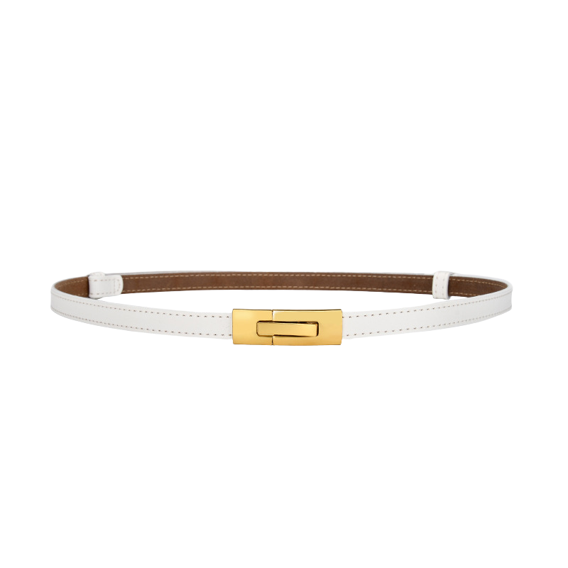 Ceinture fine femme Roxanne en cuir blanc avec boucle rectangulaire dorée à pression.