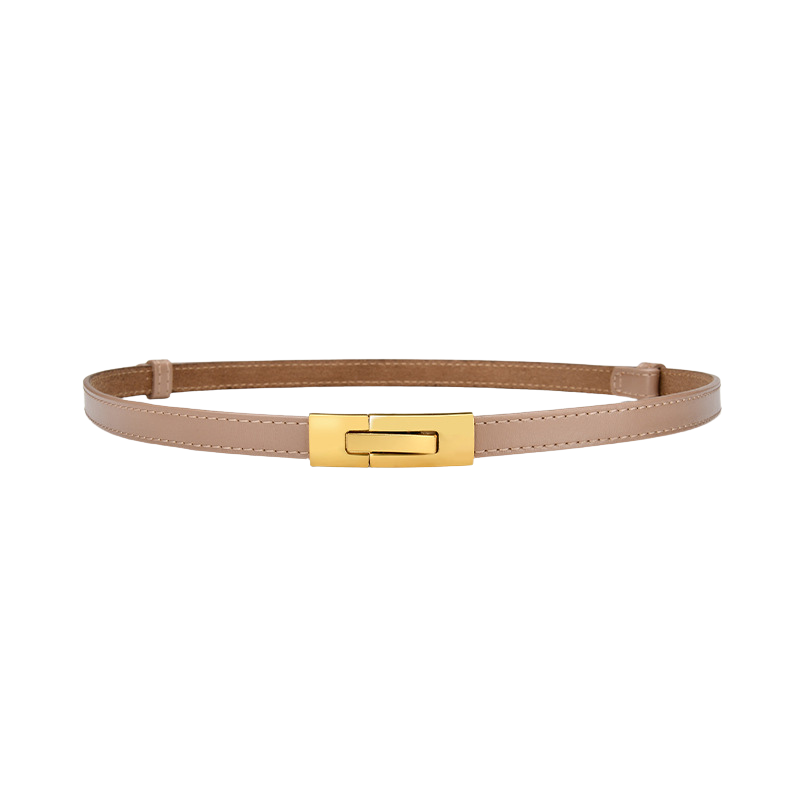 Ceinture fine femme Roxanne en cuir beige avec boucle rectangulaire dorée à pression.