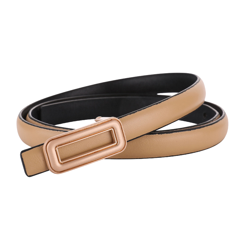 Ceinture fine Sidonie en cuir beige avec une boucle rectangulaire dorée sobre et élégante.