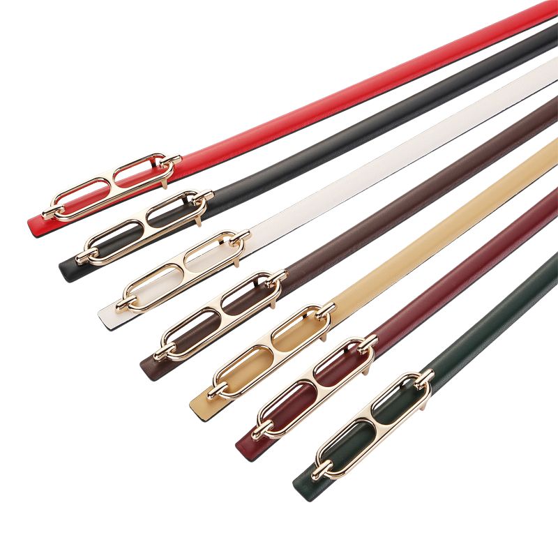 Ceinture fine pour femme Splendeur en cuir avec boucle dorée, disponible en plusieurs couleurs : rouge, noir, blanc, marron, beige, bordeaux et vert.
