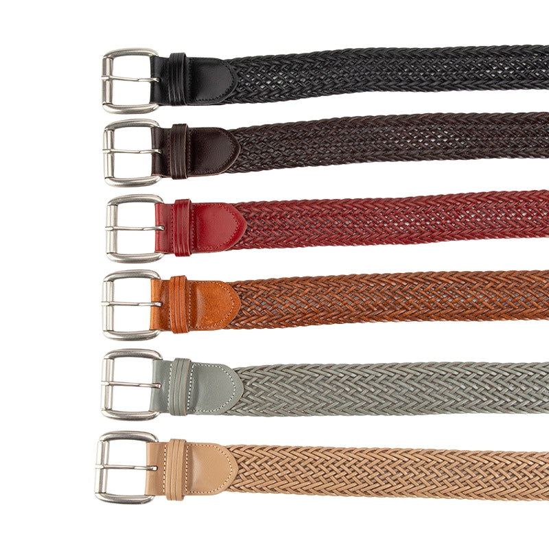 Ensemble de ceintures pour femmes Thaïs en simili cuir tressé, disponibles en noir, marron foncé, rouge, orange, gris et beige, avec boucles ardillon carrées argentées.
