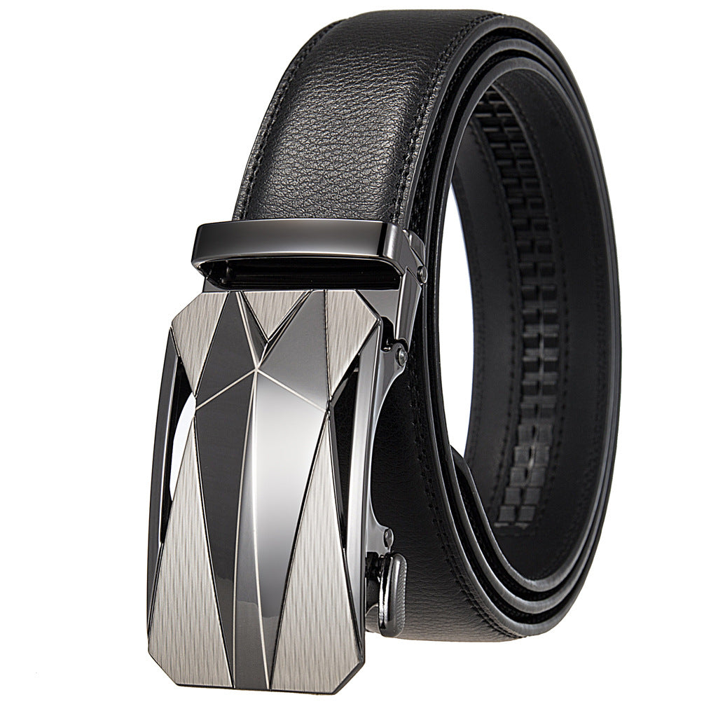 Ceinture homme Tom Cuir noire avec boucle rectangulaire automatique argentée au design géométrique et texturé.