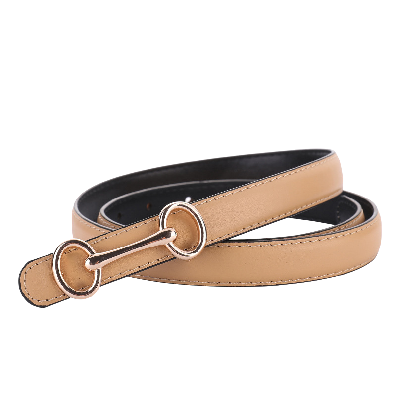 Ceinture fine pour femme en cuir beige avec boucle dorée en forme de mors de cheval