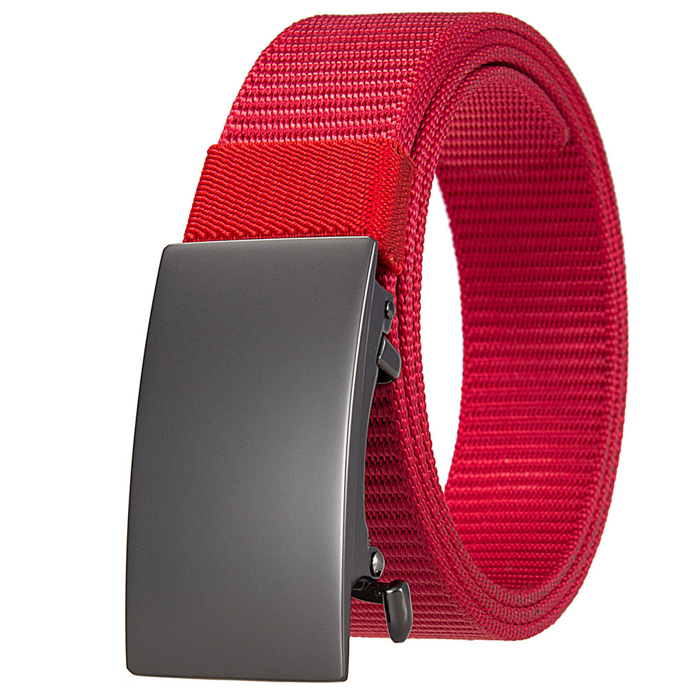 Ceinture Tresson rouge pour homme avec boucle automatique rectangulaire grise et lanière tressée en tissu.