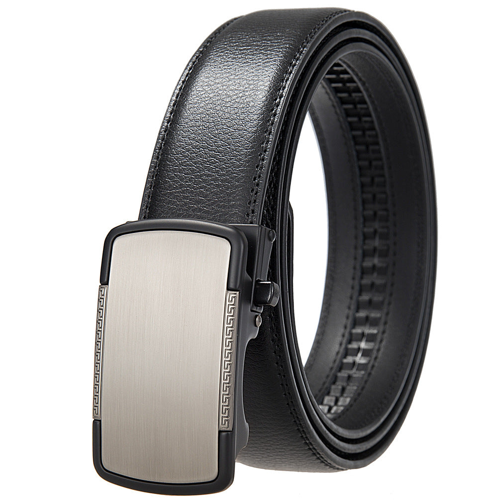 Ceinture homme Tuilerie 20 noire en cuir refendu avec boucle automatique rectangulaire argentée à finition mate et motifs géométriques gravés. #fullwidth