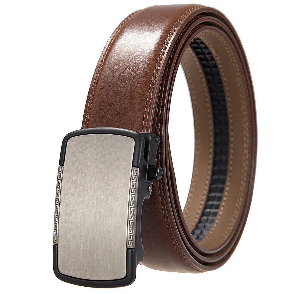 Ceinture homme Tuilerie 95 en cuir marron avec boucle automatique argentée mate à motifs géométriques.