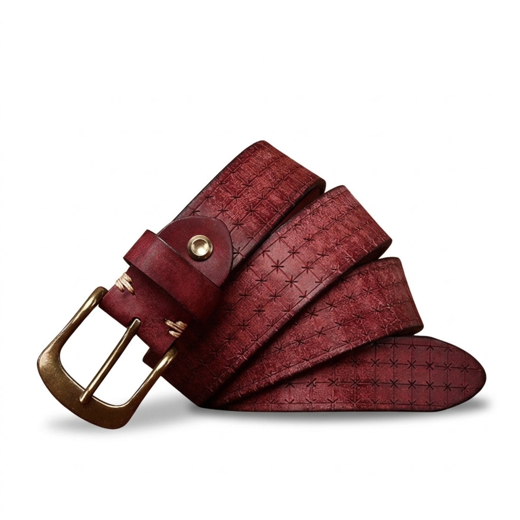 Ceinture homme Turenne en cuir de vachette pleine fleur rouge avec motif géométrique quadrillé et boucle ardillon en cuivre doré antique