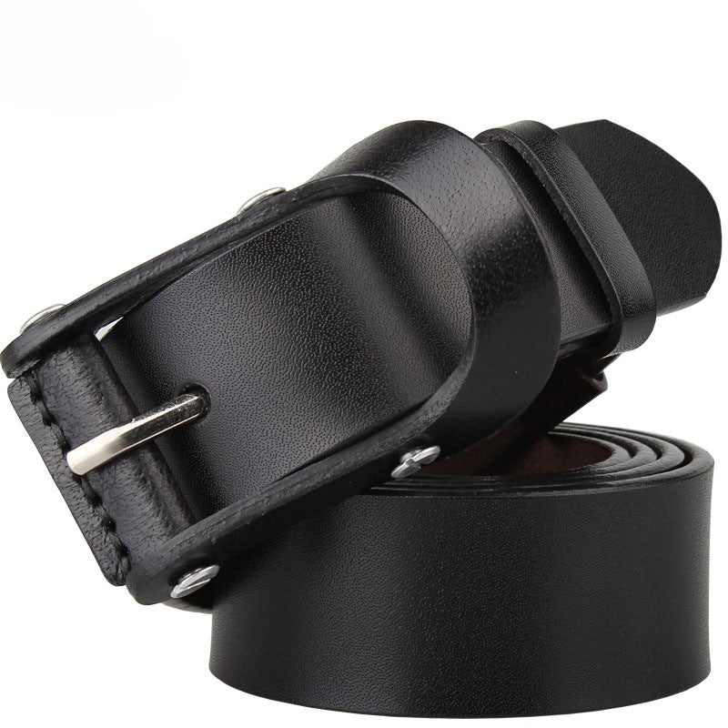 Ceinture pour homme Urbain en cuir noir avec boucle ardillon rectangulaire discrète.