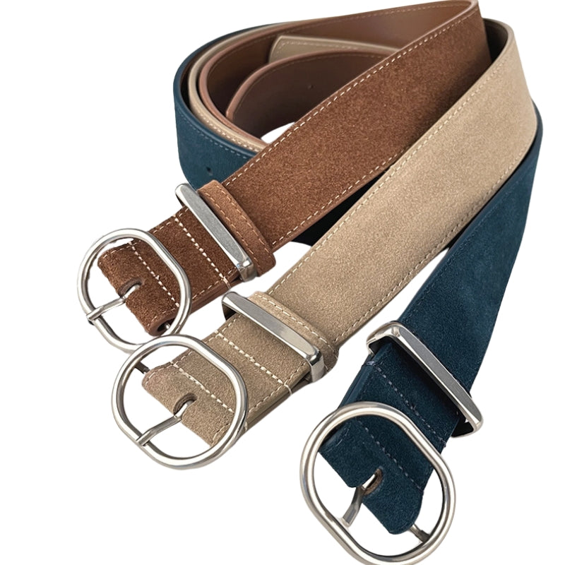 Trois ceintures pour femme Valérie 2 en cuir de vachette refendu aspect daim, avec boucle ardillon ovale allongée en alliage argenté. Disponibles en bleu marine, beige et marron.