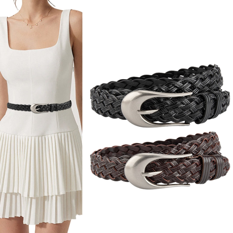 Ceinture femme Valeur tressée en simili cuir noir avec boucle argentée mate en forme de goutte d'eau, vue sur une robe blanche et un second modèle marron.