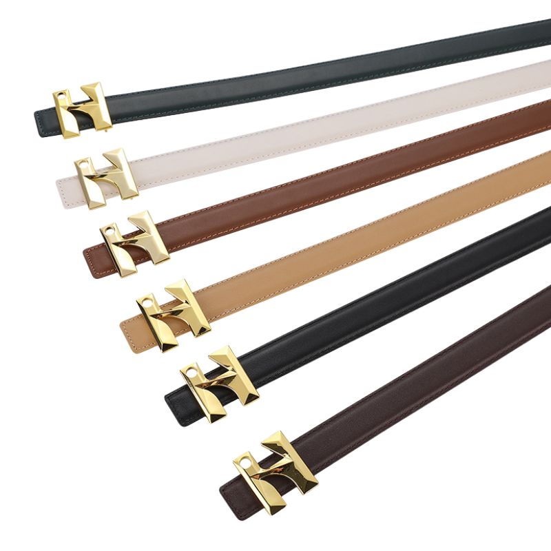 Ceintures Vénusté en cuir pleine fleur pour femme, disponibles en plusieurs couleurs, avec boucle dorée en forme de H.