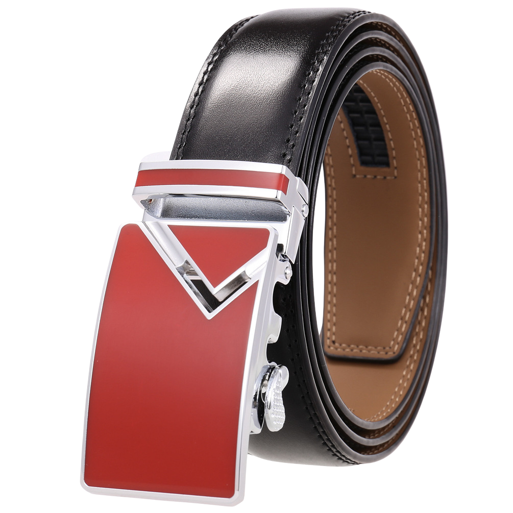 Ceinture homme Versailles 95 en cuir noir avec boucle automatique chromée et décor rouge. Sangle de 3,5 cm de largeur avec finitions liseré rouge sur la boucle. #fullwidth