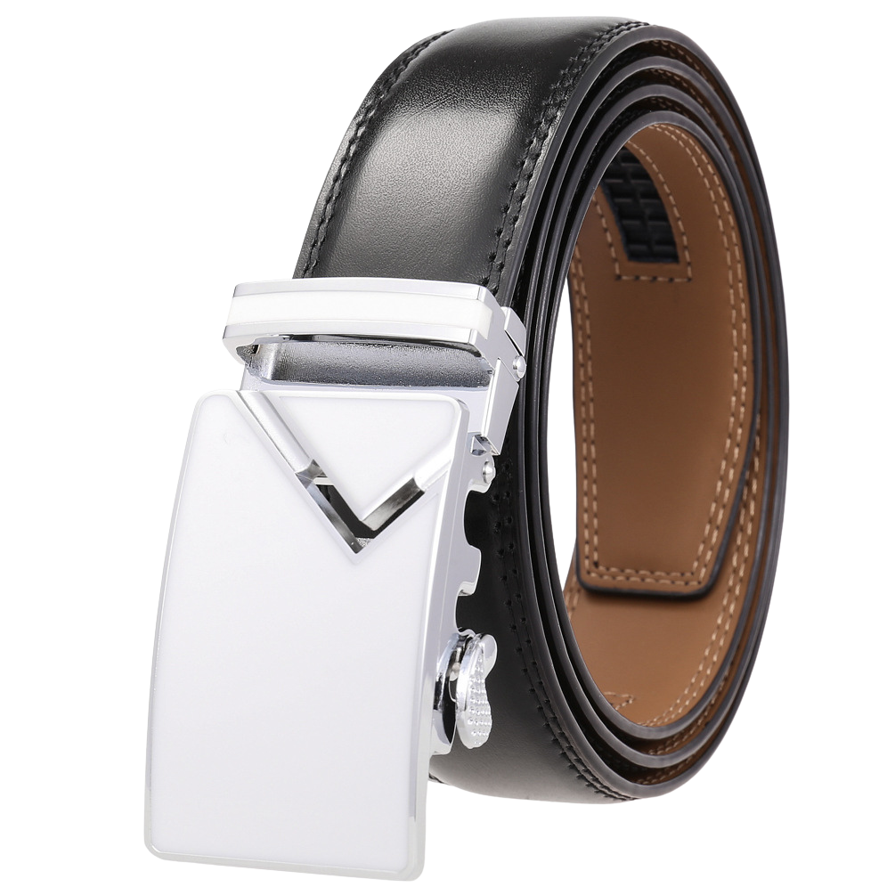 Ceinture homme Versailles 95 en cuir noir avec boucle automatique rectangulaire argentée et décor chromé.