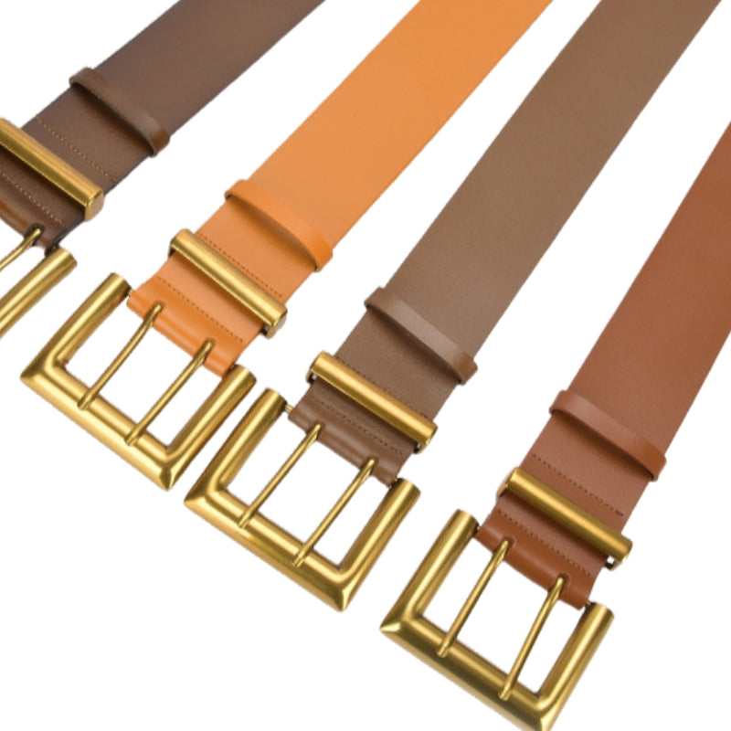 Ceinture femme Victoire en cuir de vachette lisse avec traitement pigmenté, présentée en plusieurs coloris marron et camel, dotée d'une boucle rectangulaire dorée et d'un double ardillon.