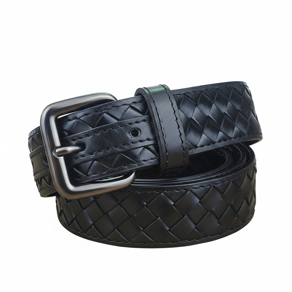 Ceinture homme Victor Zen en cuir pleine fleur noir tressé à la main avec boucle ardillon argentée.