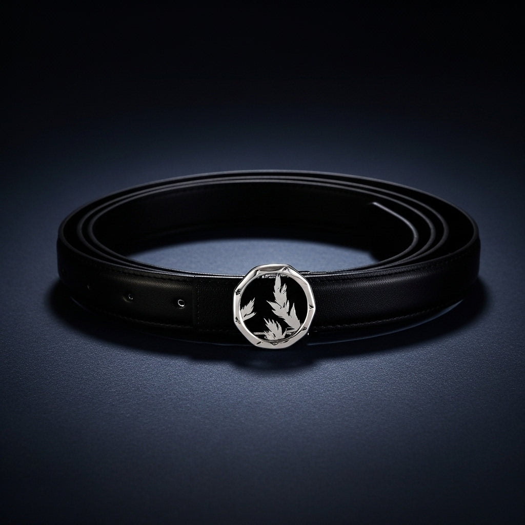 Ceinture Violette en cuir noir avec boucle ronde argentée ornée d'un motif feuille #fullwidth motif feuille