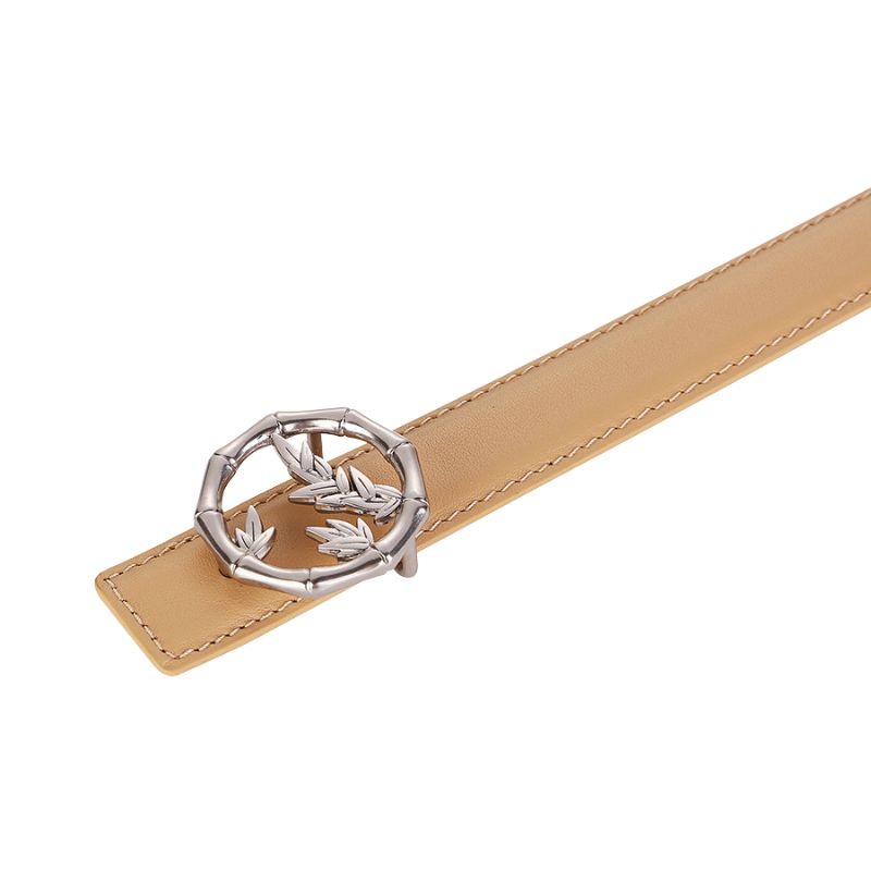 Ceinture femme Violette en cuir pleine fleur de vachette beige avec boucle ronde décorative en métal argenté ornée d'un motif feuille.