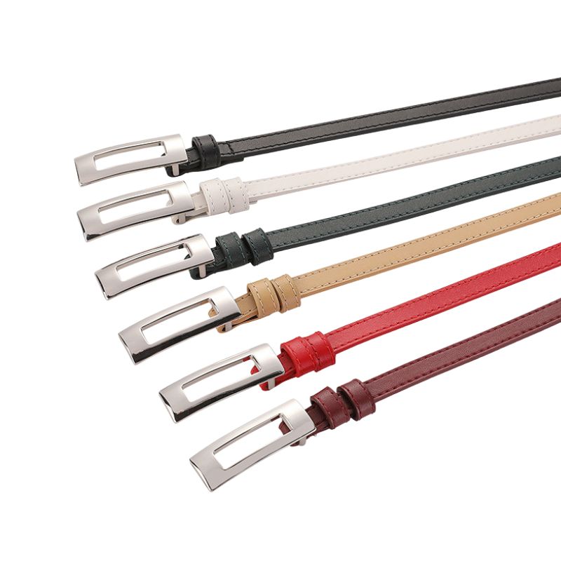 Ensemble de fines ceintures fines Wanda en cuir pleine fleur de vachette, disponibles en plusieurs coloris dont noir, blanc, gris, beige, rouge et bordeaux, avec des boucles rectangulaires argentées minimalistes.