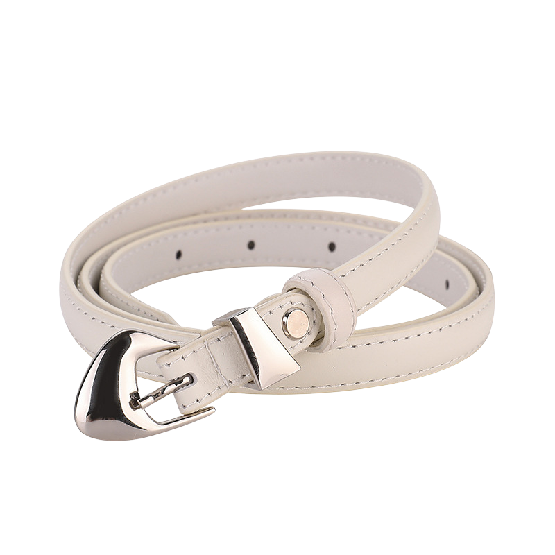 Ceinture fine Ysée en cuir pleine fleur blanc cassé avec boucle argentée.