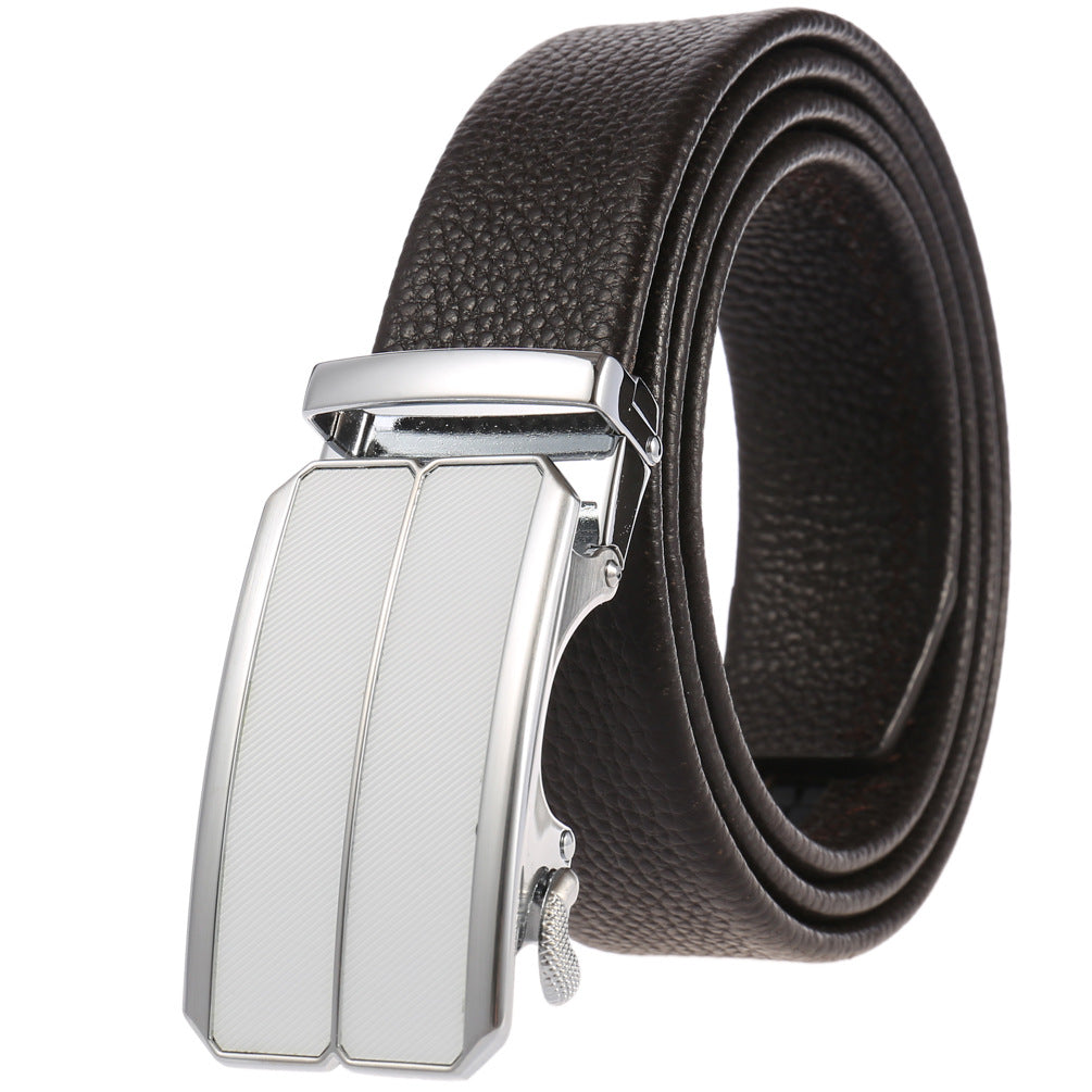 Ceinture Yves en cuir de vachette marron avec boucle automatique argentée et finition texturée