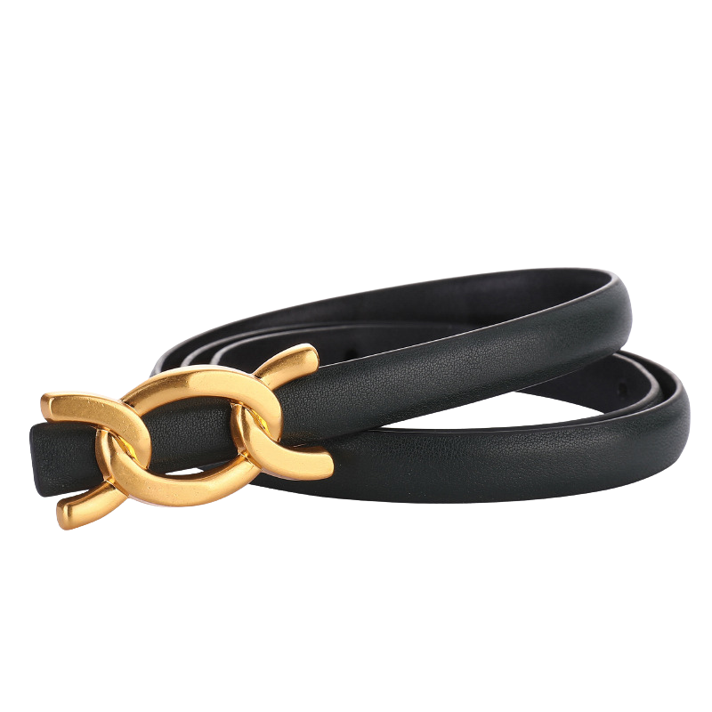 Ceinture fine Zénaïde noire en cuir pour femme avec une boucle dorée décorative à double anneau entrelacé.