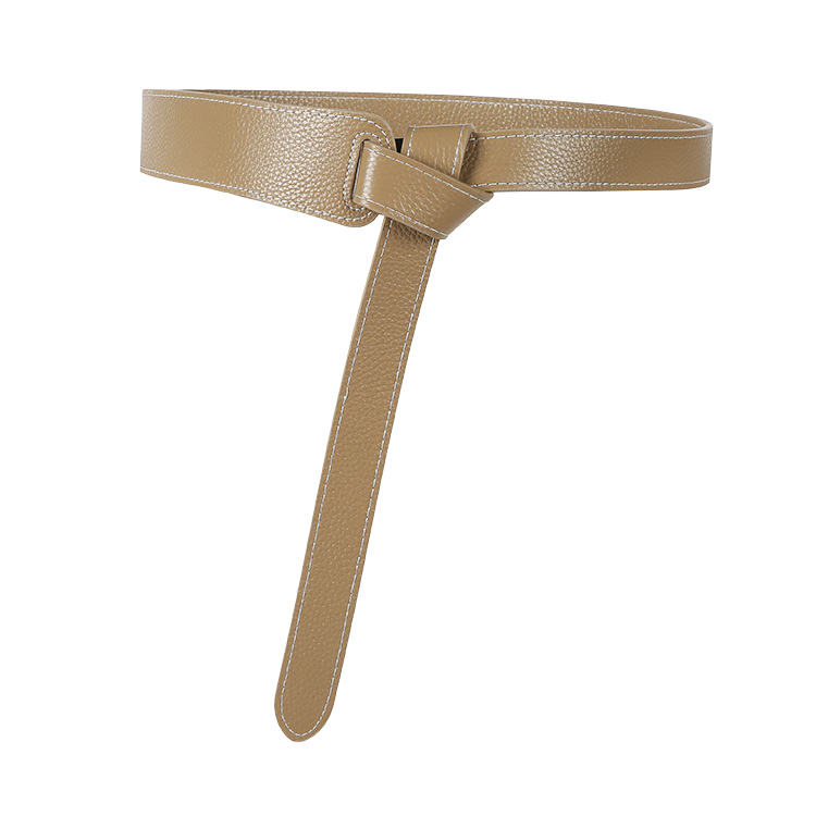 Ceinture Zéphyrine beige en cuir grainé, sans boucle, nouée sur le devant, avec coutures contrastées blanches.