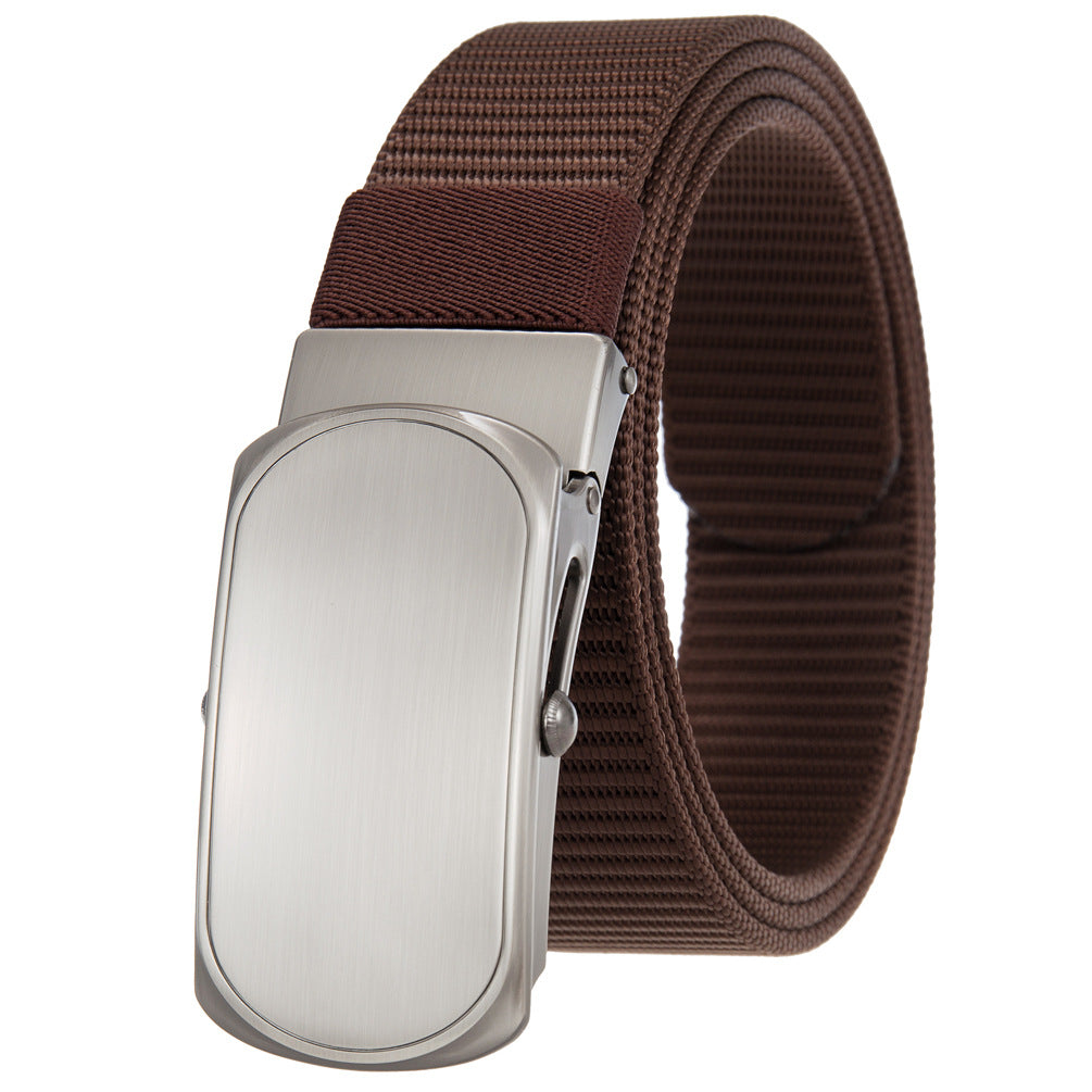 Ceinture homme Zola 1 en tissu texturé marron avec boucle automatique rectangulaire en alliage gris brossé.